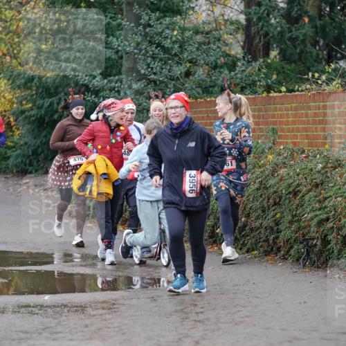 07.12.2025 - St. Pauli X-Mass-Run No. 15 Michael Burmester http://msf.ph/oto/9404512 07.12.2025 11:04:44 Laufen 2237, 2240, 3956 meine-sportfotos.de