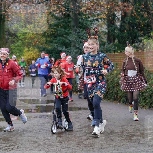 07.12.2025 - St. Pauli X-Mass-Run No. 15 Michael Burmester http://msf.ph/oto/9404523 07.12.2025 11:04:48 Laufen 2237, 1961 meine-sportfotos.de