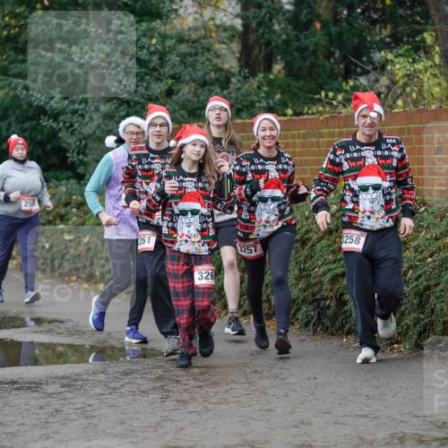 07.12.2025 - St. Pauli X-Mass-Run No. 15 Michael Burmester http://msf.ph/oto/9404601 07.12.2025 11:05:07 Laufen 2124, 25, 261, 1, 326, 3257, 3258 meine-sportfotos.de