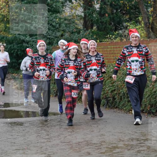 07.12.2025 - St. Pauli X-Mass-Run No. 15 Michael Burmester http://msf.ph/oto/9404602 07.12.2025 11:05:07 Laufen 2124, 38, 3, 3, 32, 61, 326, 3257, 1, 258 meine-sportfotos.de