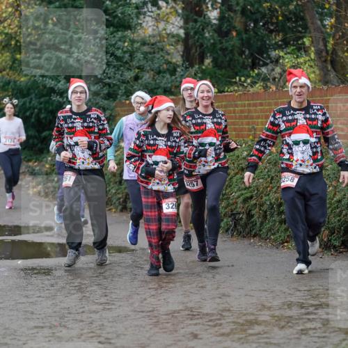 07.12.2025 - St. Pauli X-Mass-Run No. 15 Michael Burmester http://msf.ph/oto/9404603 07.12.2025 11:05:07 Laufen 3217, 2124, 267, 326, 325, 3258 meine-sportfotos.de