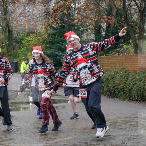 07.12.2025 - St. Pauli X-Mass-Run No. 15 Michael Burmester http://msf.ph/oto/9404610 07.12.2025 11:05:09 Laufen 25, 3260, 53258 meine-sportfotos.de
