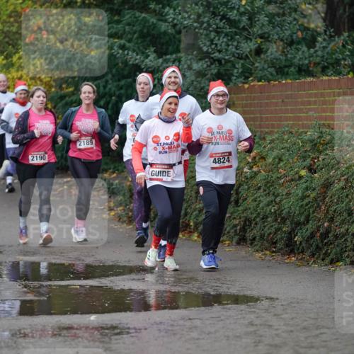 07.12.2025 - St. Pauli X-Mass-Run No. 15 Michael Burmester http://msf.ph/oto/9404638 07.12.2025 11:05:18 Laufen 2189, 2190, 4824 meine-sportfotos.de