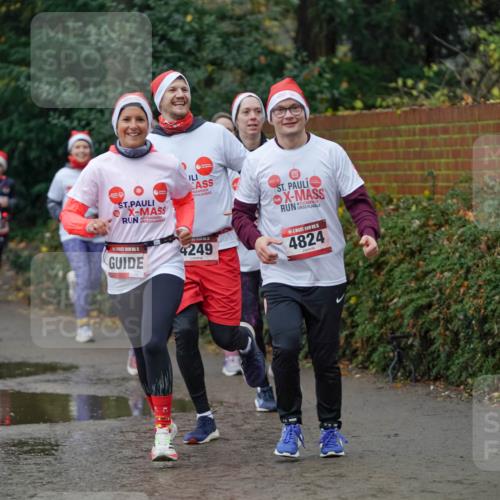 07.12.2025 - St. Pauli X-Mass-Run No. 15 Michael Burmester http://msf.ph/oto/9404641 07.12.2025 11:05:20 Laufen 15, 4249, 5, 4824 meine-sportfotos.de