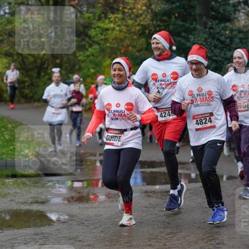 07.12.2025 - St. Pauli X-Mass-Run No. 15 Michael Burmester http://msf.ph/oto/9404644 07.12.2025 11:05:21 Laufen 15, 4249, 15, 4824, 2189 meine-sportfotos.de