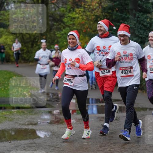 07.12.2025 - St. Pauli X-Mass-Run No. 15 Michael Burmester http://msf.ph/oto/9404645 07.12.2025 11:05:21 Laufen 4249, 15, 4824, 2189 meine-sportfotos.de