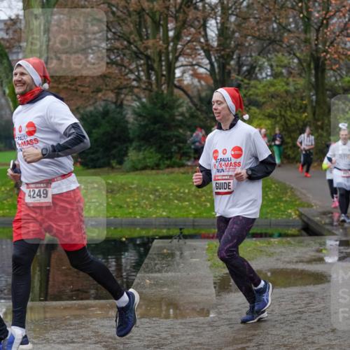 07.12.2025 - St. Pauli X-Mass-Run No. 15 Michael Burmester http://msf.ph/oto/9404652 07.12.2025 11:05:23 Laufen 1824, 4249, 2190 meine-sportfotos.de