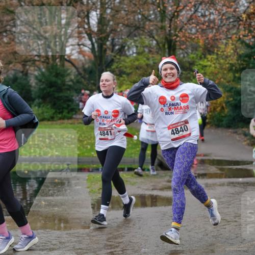07.12.2025 - St. Pauli X-Mass-Run No. 15 Michael Burmester http://msf.ph/oto/9404662 07.12.2025 11:05:26 Laufen 2189, 4841, 15, 4840, 2176 meine-sportfotos.de