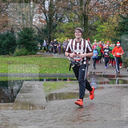 07.12.2025 - St. Pauli X-Mass-Run No. 15 Michael Burmester http://msf.ph/oto/9404688 07.12.2025 11:05:32 Laufen 714, 2088 meine-sportfotos.de
