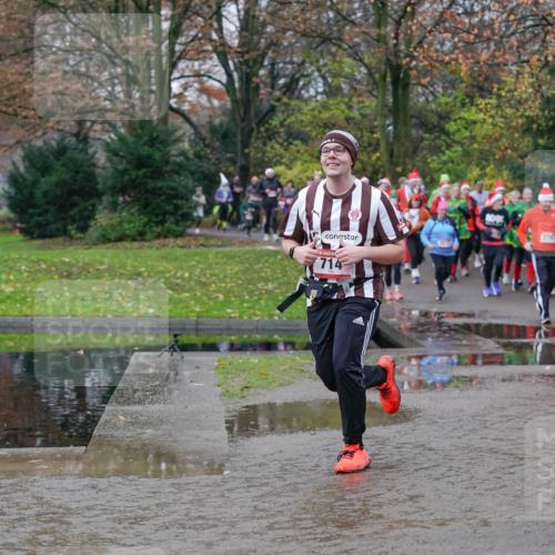 07.12.2025 - St. Pauli X-Mass-Run No. 15 Michael Burmester http://msf.ph/oto/9404689 07.12.2025 11:05:32 Laufen 714, 2088 meine-sportfotos.de