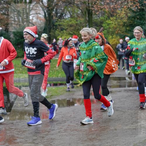07.12.2025 - St. Pauli X-Mass-Run No. 15 Michael Burmester http://msf.ph/oto/9404729 07.12.2025 11:05:43 Laufen 749, 2020, 678, 307, 2972, 2979 meine-sportfotos.de