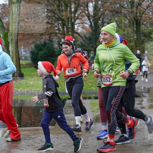 07.12.2025 - St. Pauli X-Mass-Run No. 15 Michael Burmester http://msf.ph/oto/9404746 07.12.2025 11:05:46 Laufen 182, 00, 678, 15, 3352, 3070 meine-sportfotos.de