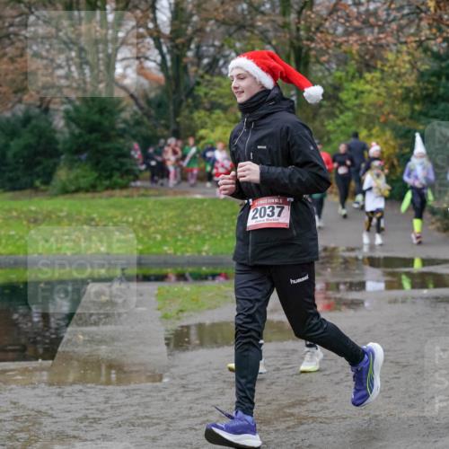 07.12.2025 - St. Pauli X-Mass-Run No. 15 Michael Burmester http://msf.ph/oto/9404757 07.12.2025 11:05:48 Laufen 070, 15, 2037, 2244, 2193 meine-sportfotos.de
