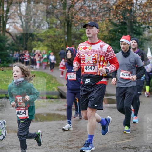 07.12.2025 - St. Pauli X-Mass-Run No. 15 Michael Burmester http://msf.ph/oto/9404771 07.12.2025 11:05:51 Laufen 2000, 00, 15, 4654, 4655, 15, 4647, 4644 meine-sportfotos.de