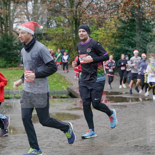 07.12.2025 - St. Pauli X-Mass-Run No. 15 Michael Burmester http://msf.ph/oto/9404778 07.12.2025 11:05:52 Laufen 15, 4655, 20, 4648 meine-sportfotos.de