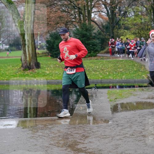 07.12.2025 - St. Pauli X-Mass-Run No. 15 Michael Burmester http://msf.ph/oto/9404787 07.12.2025 11:05:55 Laufen 2387, 2813 meine-sportfotos.de
