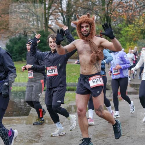07.12.2025 - St. Pauli X-Mass-Run No. 15 Michael Burmester http://msf.ph/oto/9404864 07.12.2025 11:06:13 Laufen 2162, 328, 15, 2257, 2, 624, 887, 2637, 610 meine-sportfotos.de