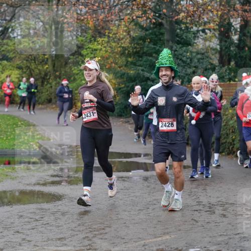 07.12.2025 - St. Pauli X-Mass-Run No. 15 Michael Burmester http://msf.ph/oto/9404884 07.12.2025 11:06:19 Laufen 2431, 2426, 2495 meine-sportfotos.de
