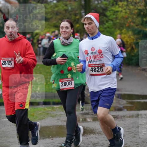 07.12.2025 - St. Pauli X-Mass-Run No. 15 Michael Burmester http://msf.ph/oto/9404937 07.12.2025 11:06:33 Laufen 15, 2845, 15, 2808, 15, 4825, 7883 meine-sportfotos.de