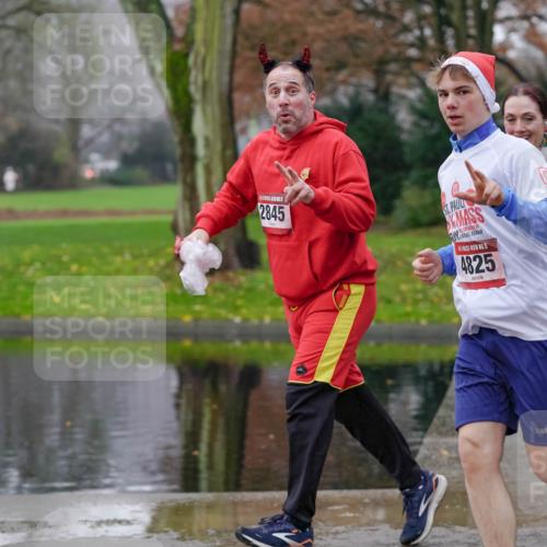 07.12.2025 - St. Pauli X-Mass-Run No. 15 Michael Burmester http://msf.ph/oto/9404938 07.12.2025 11:06:33 Laufen 2845, 5, 4825 meine-sportfotos.de