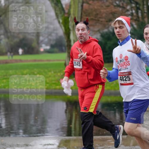 07.12.2025 - St. Pauli X-Mass-Run No. 15 Michael Burmester http://msf.ph/oto/9404939 07.12.2025 11:06:33 Laufen 2845, 15, 4825, 18 meine-sportfotos.de