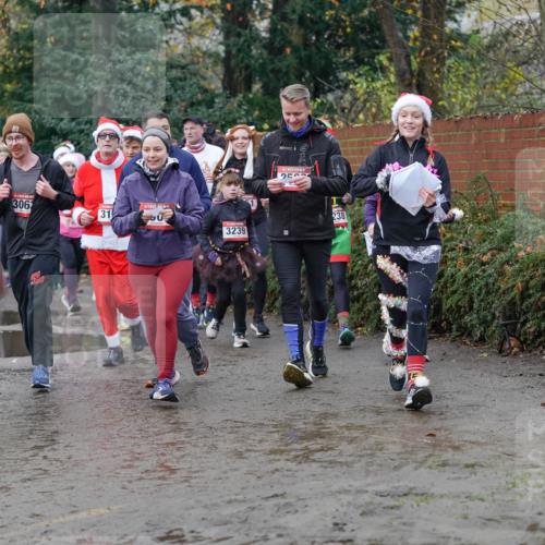 07.12.2025 - St. Pauli X-Mass-Run No. 15 Michael Burmester http://msf.ph/oto/9404964 07.12.2025 11:06:42 Laufen 2213, 306, 31, 3239, 25, 238 meine-sportfotos.de