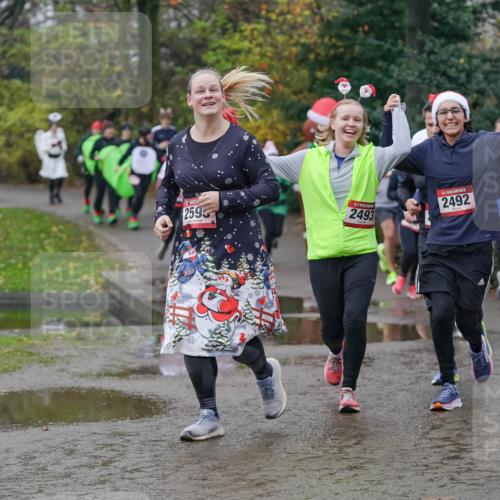 07.12.2025 - St. Pauli X-Mass-Run No. 15 Michael Burmester http://msf.ph/oto/9405024 07.12.2025 11:06:57 Laufen 2595, 2493, 2492 meine-sportfotos.de