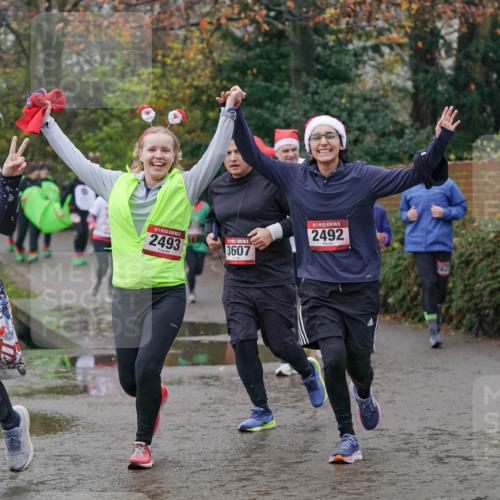 07.12.2025 - St. Pauli X-Mass-Run No. 15 Michael Burmester http://msf.ph/oto/9405027 07.12.2025 11:06:58 Laufen 15, 2595, 2493, 3607, 15, 2492 meine-sportfotos.de