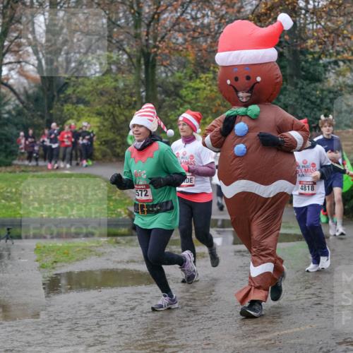 07.12.2025 - St. Pauli X-Mass-Run No. 15 Michael Burmester http://msf.ph/oto/9405060 07.12.2025 11:07:04 Laufen 572, 4818, 3004, 2995 meine-sportfotos.de