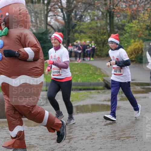 07.12.2025 - St. Pauli X-Mass-Run No. 15 Michael Burmester http://msf.ph/oto/9405064 07.12.2025 11:07:06 Laufen 4818, 2999, 2995 meine-sportfotos.de