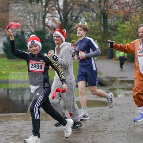 07.12.2025 - St. Pauli X-Mass-Run No. 15 Michael Burmester http://msf.ph/oto/9405072 07.12.2025 11:07:07 Laufen 5, 2999, 3004 meine-sportfotos.de