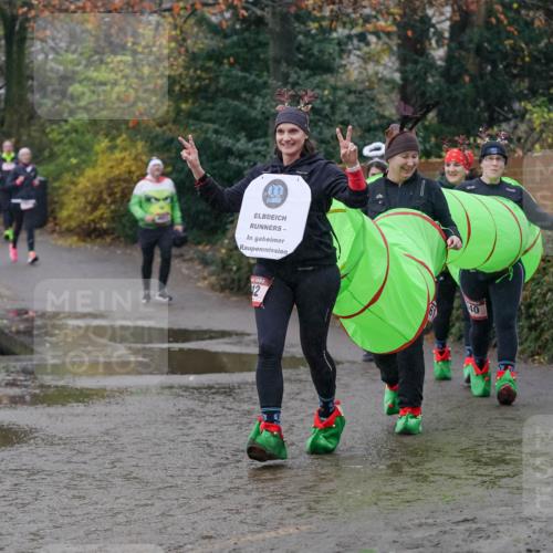 07.12.2025 - St. Pauli X-Mass-Run No. 15 Michael Burmester http://msf.ph/oto/9405077 07.12.2025 11:07:09 Laufen 12, 40 meine-sportfotos.de