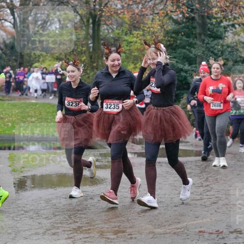 07.12.2025 - St. Pauli X-Mass-Run No. 15 Michael Burmester http://msf.ph/oto/9405125 07.12.2025 11:07:23 Laufen 5, 477, 3232, 3235, 123, 4646, 2686, 2676, 4642 meine-sportfotos.de