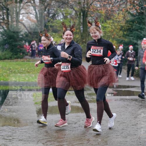 07.12.2025 - St. Pauli X-Mass-Run No. 15 Michael Burmester http://msf.ph/oto/9405128 07.12.2025 11:07:23 Laufen 477, 3235, 15, 3234, 4641, 26, 2686 meine-sportfotos.de