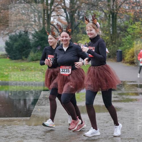07.12.2025 - St. Pauli X-Mass-Run No. 15 Michael Burmester http://msf.ph/oto/9405131 07.12.2025 11:07:24 Laufen 77, 32, 3235, 2686 meine-sportfotos.de