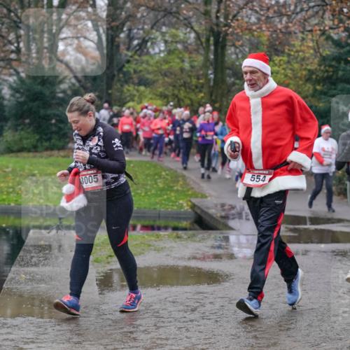 07.12.2025 - St. Pauli X-Mass-Run No. 15 Michael Burmester http://msf.ph/oto/9405158 07.12.2025 11:07:31 Laufen 3005, 2, 554, 579 meine-sportfotos.de