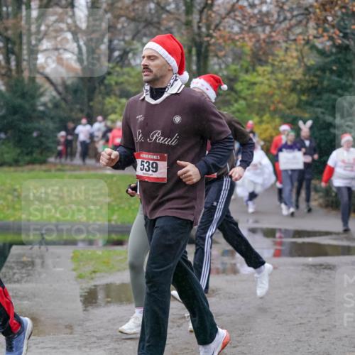 07.12.2025 - St. Pauli X-Mass-Run No. 15 Michael Burmester http://msf.ph/oto/9405162 07.12.2025 11:07:32 Laufen 55, 1910, 15, 539 meine-sportfotos.de