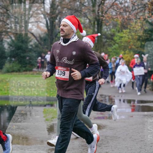 07.12.2025 - St. Pauli X-Mass-Run No. 15 Michael Burmester http://msf.ph/oto/9405163 07.12.2025 11:07:32 Laufen 15, 539 meine-sportfotos.de