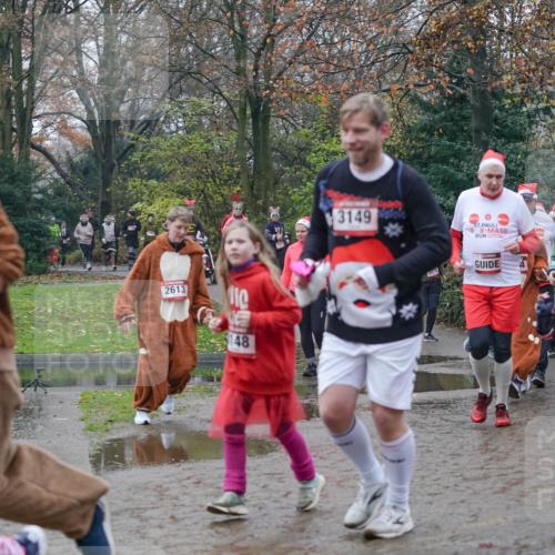 07.12.2025 - St. Pauli X-Mass-Run No. 15 Michael Burmester http://msf.ph/oto/9405277 07.12.2025 11:07:58 Laufen 2613, 148, 3149, 3173, 378, 354 meine-sportfotos.de