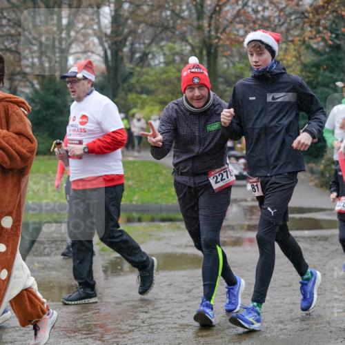 07.12.2025 - St. Pauli X-Mass-Run No. 15 Michael Burmester http://msf.ph/oto/9405299 07.12.2025 11:08:02 Laufen 15, 2612, 0, 2278, 81, 1284 meine-sportfotos.de
