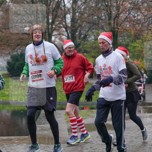 07.12.2025 - St. Pauli X-Mass-Run No. 15 Michael Burmester http://msf.ph/oto/9405319 07.12.2025 11:08:06 Laufen 5, 4649, 15, 3177 meine-sportfotos.de
