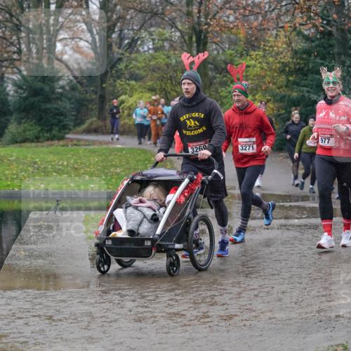07.12.2025 - St. Pauli X-Mass-Run No. 15 Michael Burmester http://msf.ph/oto/9405333 07.12.2025 11:08:10 Laufen 3260, 3271, 3271, 977, 1013 meine-sportfotos.de