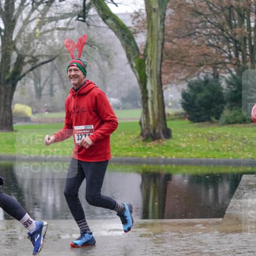 07.12.2025 - St. Pauli X-Mass-Run No. 15 Michael Burmester http://msf.ph/oto/9405343 07.12.2025 11:08:12 Laufen 69, 3271, 327, 977 meine-sportfotos.de