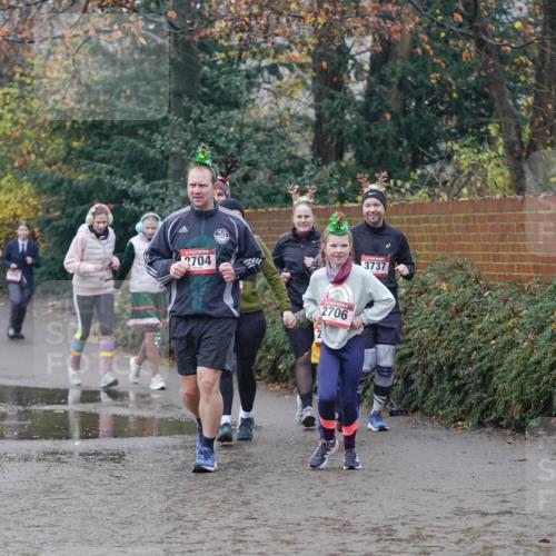 07.12.2025 - St. Pauli X-Mass-Run No. 15 Michael Burmester http://msf.ph/oto/9405346 07.12.2025 11:08:14 Laufen 147, 2704, 2, 2706, 3737 meine-sportfotos.de
