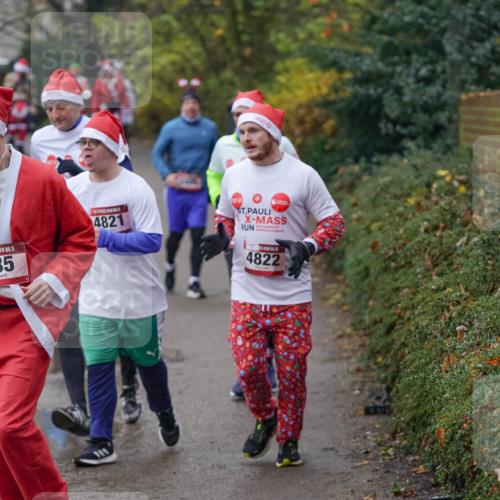 07.12.2025 - St. Pauli X-Mass-Run No. 15 Michael Burmester http://msf.ph/oto/9405572 07.12.2025 11:09:29 Laufen 10, 15, 535, 4821, 4822 meine-sportfotos.de