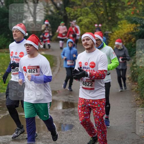 07.12.2025 - St. Pauli X-Mass-Run No. 15 Michael Burmester http://msf.ph/oto/9405574 07.12.2025 11:09:30 Laufen 535, 0, 15, 4821, 15, 4822 meine-sportfotos.de