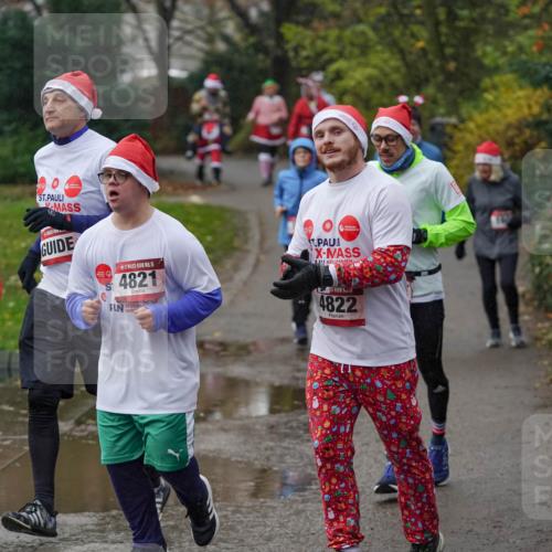 07.12.2025 - St. Pauli X-Mass-Run No. 15 Michael Burmester http://msf.ph/oto/9405575 07.12.2025 11:09:30 Laufen 5, 15, 4821, 4822 meine-sportfotos.de