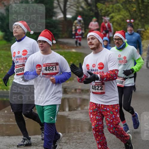 07.12.2025 - St. Pauli X-Mass-Run No. 15 Michael Burmester http://msf.ph/oto/9405577 07.12.2025 11:09:30 Laufen 15, 15, 4821, 15, 4822 meine-sportfotos.de