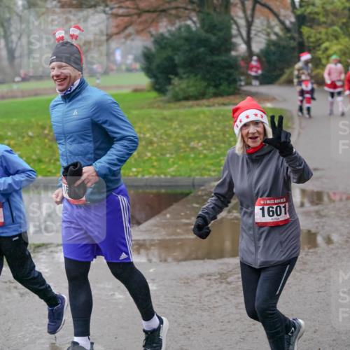 07.12.2025 - St. Pauli X-Mass-Run No. 15 Michael Burmester http://msf.ph/oto/9405589 07.12.2025 11:09:36 Laufen 1606, 1601 meine-sportfotos.de