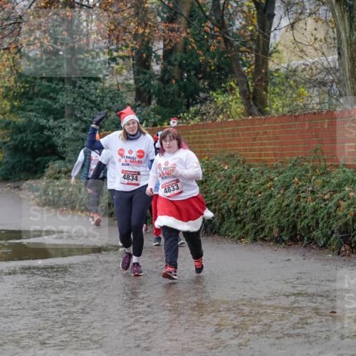 07.12.2025 - St. Pauli X-Mass-Run No. 15 Michael Burmester http://msf.ph/oto/9405669 07.12.2025 11:15:22 Laufen 4834, 4833 meine-sportfotos.de